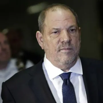 el-tribunal-superior-de-nueva-york-anula-la-condena-por-violacion-al-exproductor-harvey-weinstein