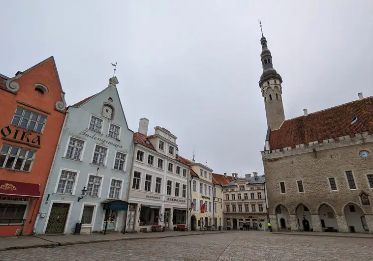 la-preciosa-ciudad-medieval-donde-hay-robots-que-llevan-la-comida-a-casa