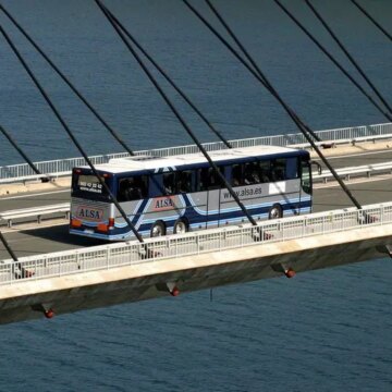 descarbonizar-el-transporte-por-carretera:-un-kilometro-en-coche,-el-triple-de-co2-que-en-bus