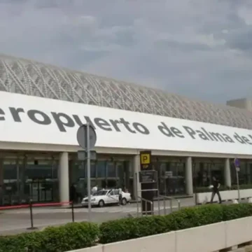 una-joven-ingresa-en-la-uci-tras-ingerir-un-cafe-con-insectos-de-una-maquina-del-aeropuerto-de-palma