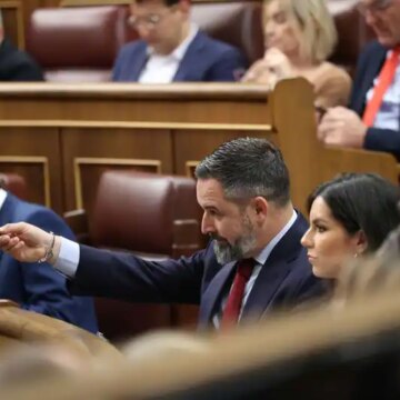 los-de-abascal-acusan-a-sanchez-de-victimizarse-para-«tapar-su-corrupcion»