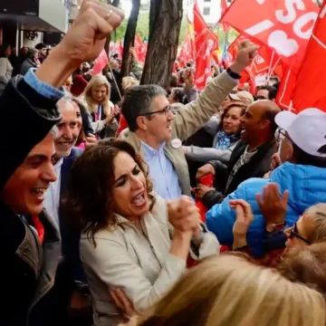 El PSOE se somete a una terapia de grupo ante el miedo al adiós de Sánchez