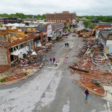 Al menos cinco muertos, incluido un bebé, por los tornados en Oklahoma (EE.UU.)