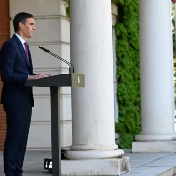 Sánchez apunta a jueces y periodistas tras fingir que iba a dimitir