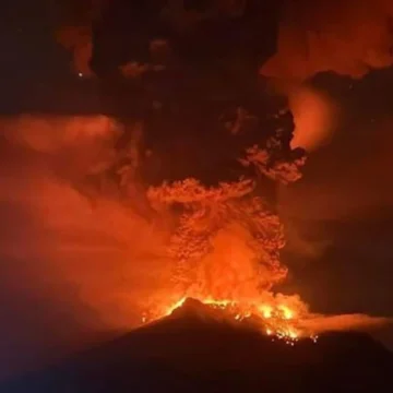 El volcán Ruang vuelve a entrar en erupción y obliga a evacuar a más de 12.000 personas