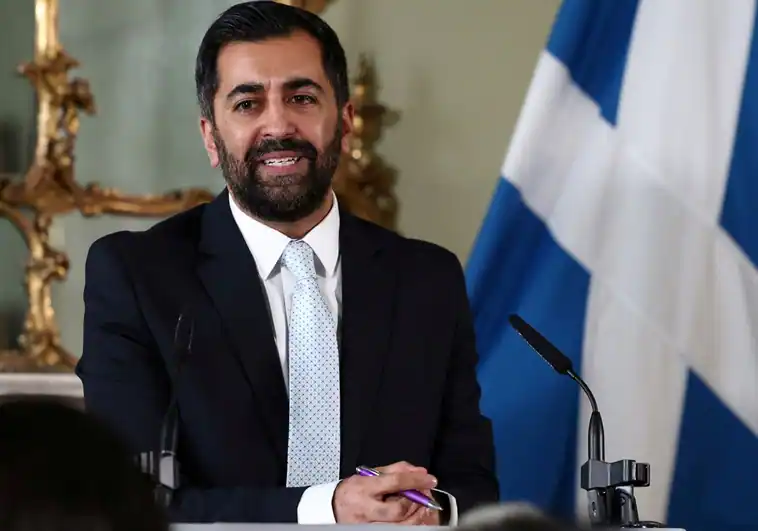 Dimite Humza Yousaf, ministro principal de Escocia