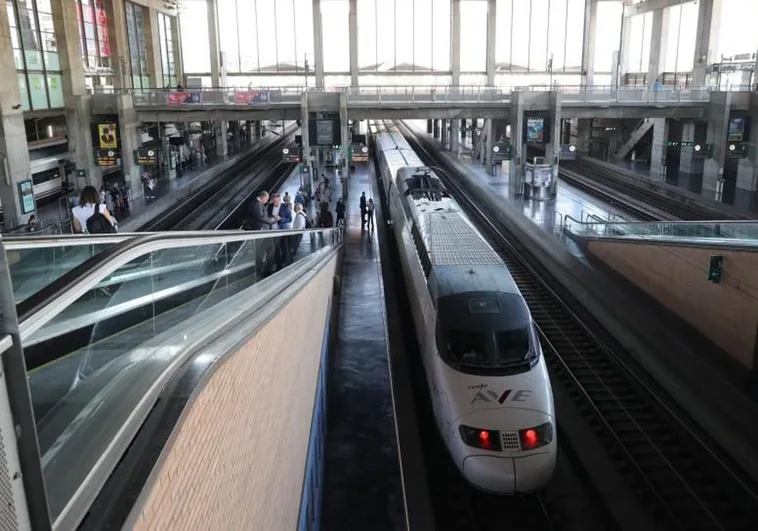 Renfe pierde un 22% de pasajeros en los corredores donde no tiene competencia Renfe pierde un 22% de pasajeros en los corredores donde no tiene competencia
