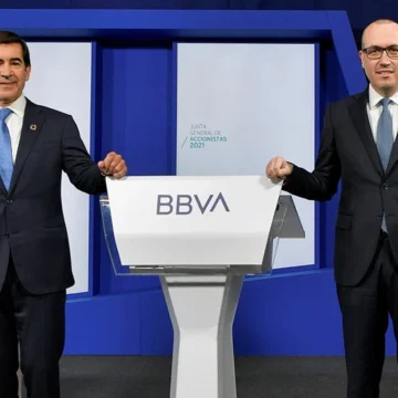 La operación BBVA-Sabadell hace saltar las alarmas en Europa por la concentración en Cataluña