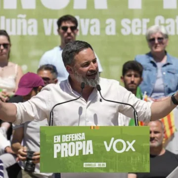 Abascal reclama a Feijóo una mayor coordinación y romper relaciones con el Gobierno