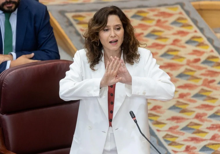Ayuso presume de tener el doble de votos en Madrid que Illa en Cataluña: «Menos lobos» Ayuso presume de tener el doble de votos en Madrid que Illa en Cataluña: «Menos lobos»