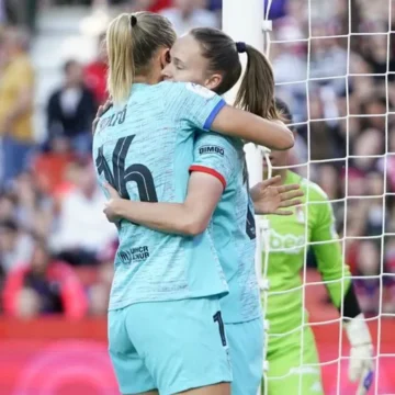 El Barcelona golea al Granada, gana su quinta Liga consecutiva y ya se centra en el triplete