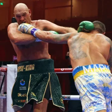 Usyk se impone a Fury en la madre de todas las batallas