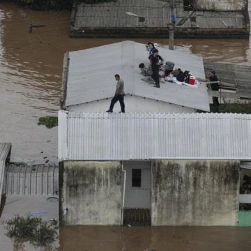 Los muertos por las lluvias en Brasil se elevan a 56 y los desaparecidos a 74