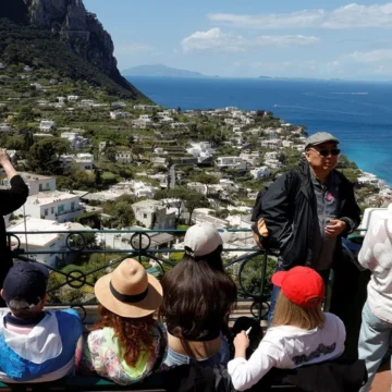 Dieciséis mil turistas al día en una isla en la que residen 12.000 personas