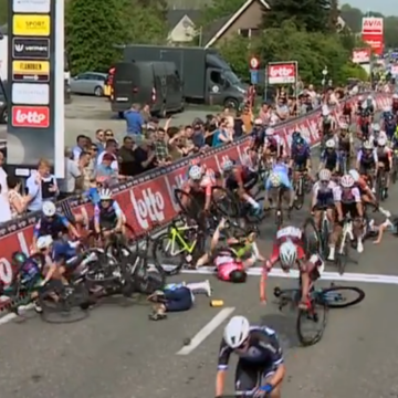 Varias ciclistas heridas tras una brutal caída en la Cyclis Bike Lease Classic