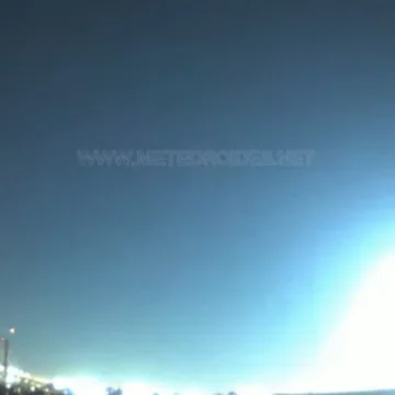 ¿Por qué el meteorito de la madrugada del domingo convirtió la noche en día?