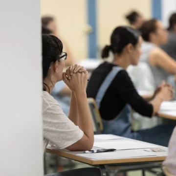 Excluyen a más de 7.000 candidatos de las oposiciones docentes en Andalucía