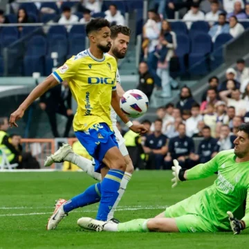 Courtois vuelve a lo grande y el Madrid ya huele a campeón