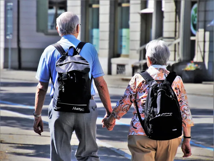 Cuándo se cobran las pensiones en mayo: la fecha en Caixabank, Santander, ING y BBVA