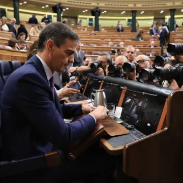 Sánchez vaticina el archivo de la denuncia a su mujer y reta al PP a llamarla al Senado