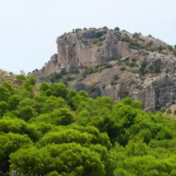 Encuentran el cadáver de un senderista tras despeñarse en un barranco en Alicante