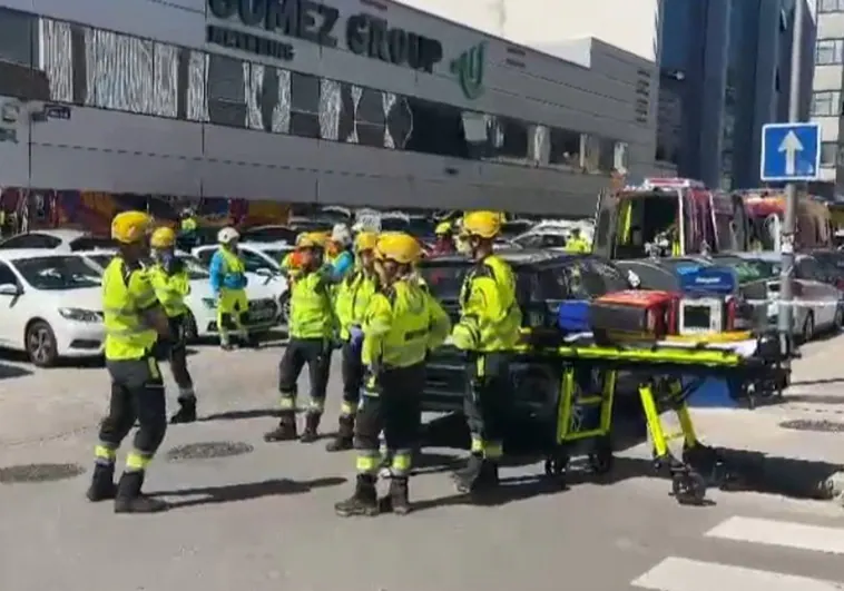 Dos obreros sepultados y un herido tras el derrumbe del forjado de un edificio en Madrid