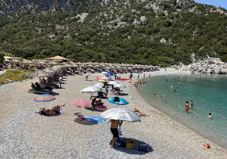 Grecia emplea inteligencia artificial para proteger sus playas de los chiringuitos ‘invasores’