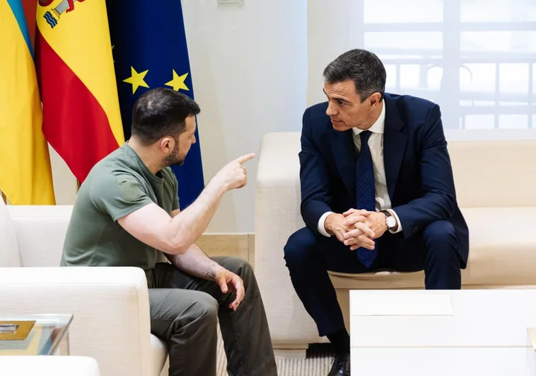 Sánchez y Zelenski firman un acuerdo de más de 1.000 millones para reforzar las capacidades militares de Ucrania Sánchez y Zelenski firman un acuerdo de más de 1.000 millones para reforzar las capacidades militares de Ucrania