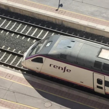 Renfe endurece su compromiso de puntualidad y solo indemnizará la totalidad del billete por retrasos de más de 90 minutos