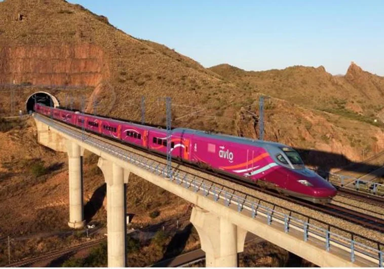 Renfe lanza billetes desde 7 euros para viajar este verano: destinos, trayectos y fechas de la promoción