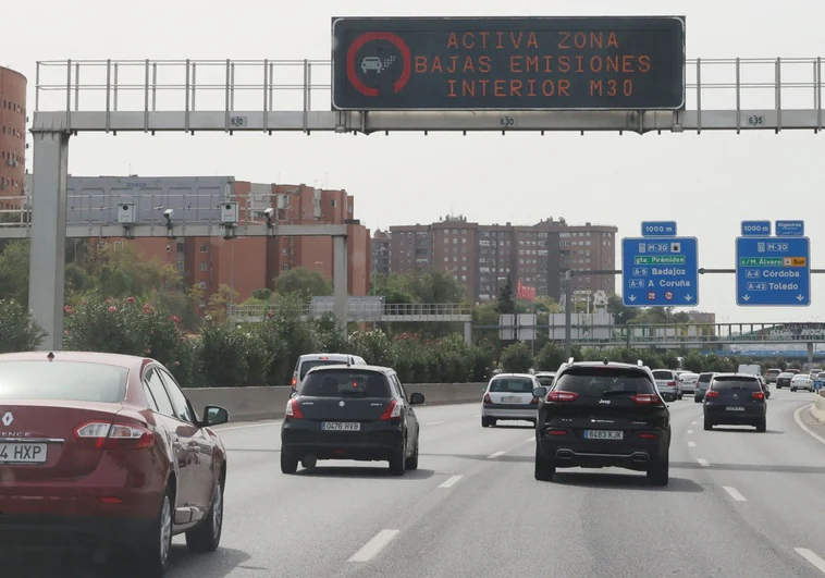 Madrid avisa a los coches sin etiqueta: multas en toda la ciudad desde el 1 de julio