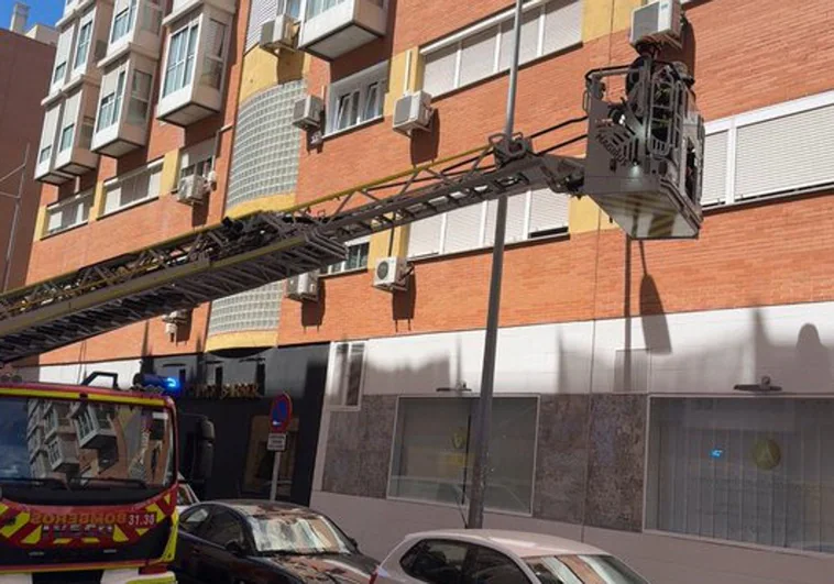 Más de una veintena de personas intoxicadas tras un incendio en una vivienda de Alcobendas