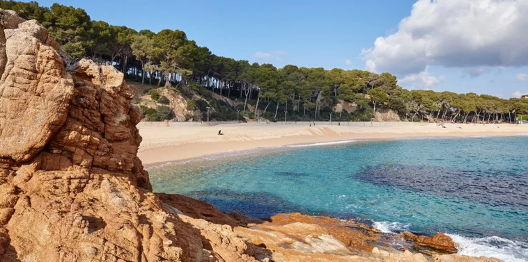 Este es el pueblo de Gerona más barato para alquilar una casa en la playa este verano