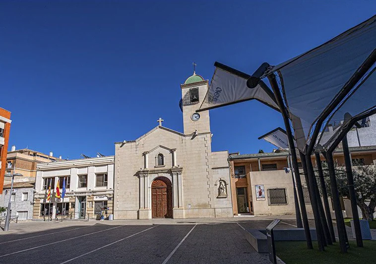 Un hombre finge ser cura para estafar más de 15.000 euros a sacerdotes en Alicante Un hombre finge ser cura para estafar más de 15.000 euros a sacerdotes en Alicante