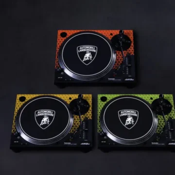 Lamborghini crea su propio tocadiscos y lanza el rugido de sus deportivos en vinilo