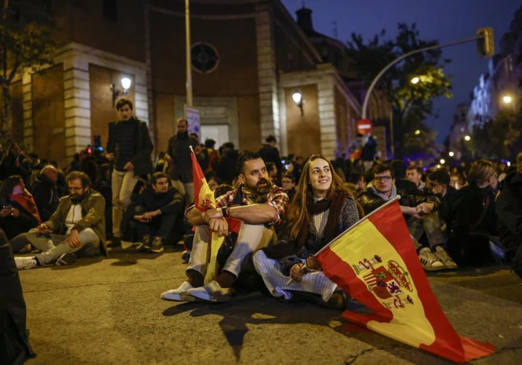 División entre cristianos por el rezo en Ferraz: «Usan el nombre de Dios en vano» División entre cristianos por el rezo en Ferraz: «Usan el nombre de Dios en vano»