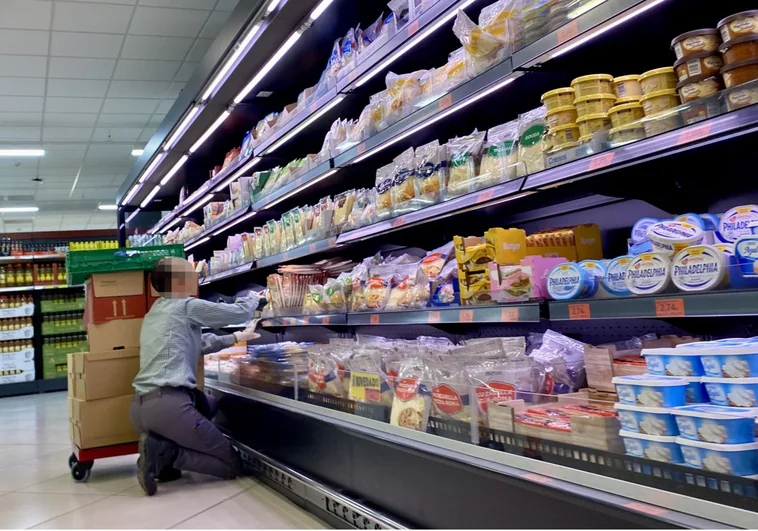 Mercadona busca personal para trabajar jueves y viernes por un sueldo de 800 euros más suplemento de nocturnidad Mercadona busca personal para trabajar jueves y viernes por un sueldo de 800 euros más suplemento de nocturnidad