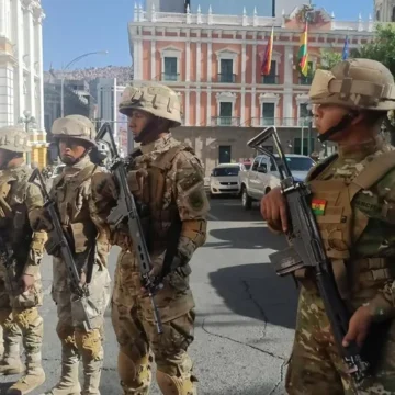 Directo Los militares comienzan a retirarse de La Paz