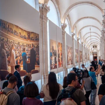 El Palacio Real celebra los diez años de reinado de Felipe VI con una exposición en la galería del Príncipe