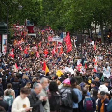 Francia se echa a la calle contra la extrema derecha de Le Pen