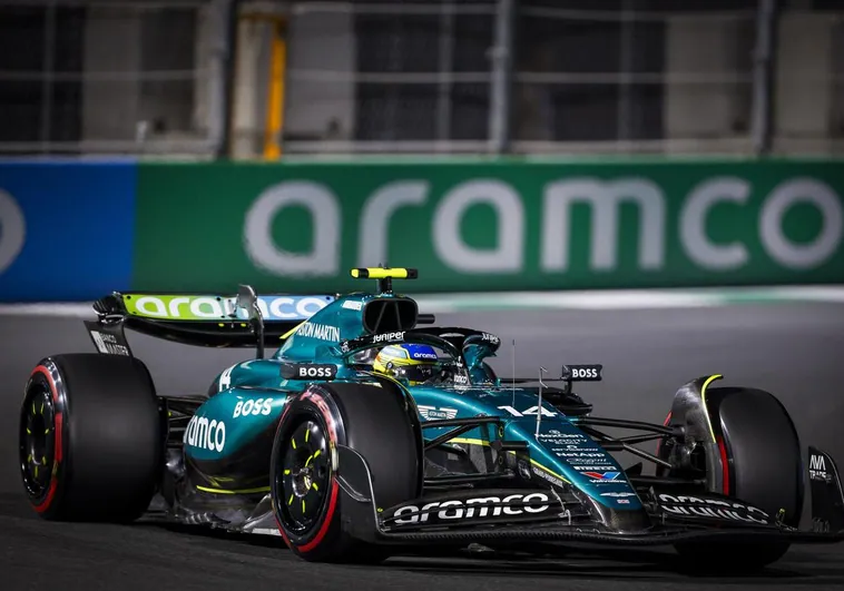 Carlos Sainz, séptimo, busca la remontada para subir al podio y Alonso, mantenerse en los puntos Carlos Sainz, séptimo, busca la remontada para subir al podio y Alonso, mantenerse en los puntos