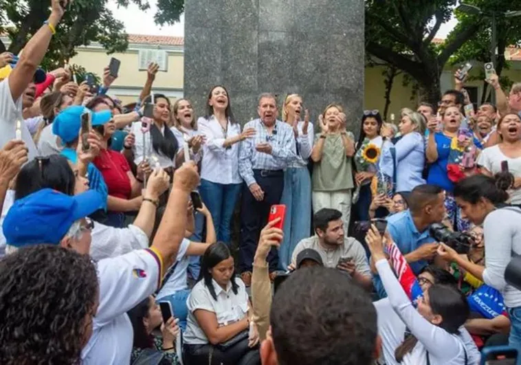 Retenido en Panamá un avión con destino a Venezuela con varios expresidentes latinoamericanos a bordo Retenido en Panamá un avión con destino a Venezuela con varios expresidentes latinoamericanos a bordo