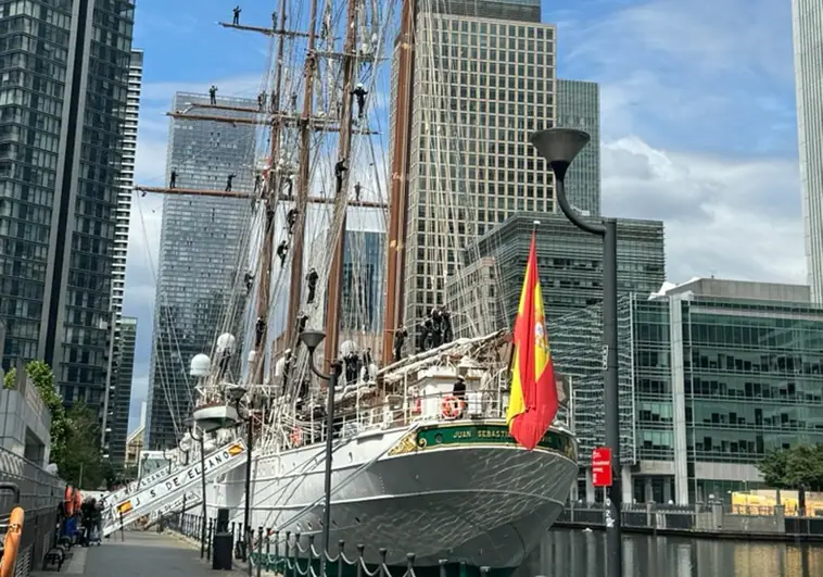 El Juan Sebastián de Elcano atraca en Londres antes de su regreso a España tras un viaje de seis meses