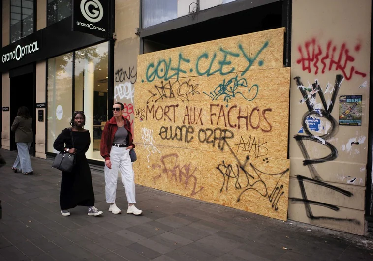 Francia vive un cambio histórico: «La decisión de Macron nos lleva al caos»