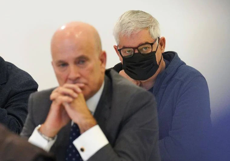 Condenan a dos años y medio de prisión al maquinista del Alvia y al exdirector de Seguridad de ADIF por el accidente de Angrois Condenan a dos años y medio de prisión al maquinista del Alvia y al exdirector de Seguridad de ADIF por el accidente de Angrois