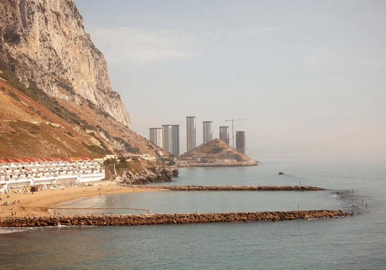Gibraltar no frena su mordisco a España en la fase crítica de las negociaciones para cerrar un Tratado Gibraltar no frena su mordisco a España en la fase crítica de las negociaciones para cerrar un Tratado
