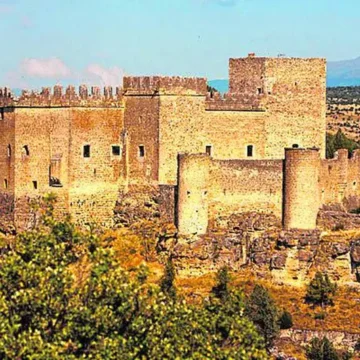 Santiago Segura, José Mota y su socio Luis Álvarez compran el castillo medieval de Pedraza