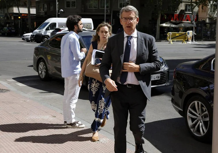 El PP reitera su «no» a la ley de Extranjería y el Gobierno se queda en manos de Junts El PP reitera su «no» a la ley de Extranjería y el Gobierno se queda en manos de Junts
