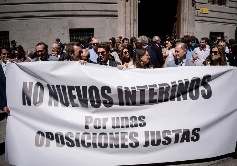La Justicia da la razón a los inspectores de Hacienda contra la colocación de interinos sin aprobar los exámenes La Justicia da la razón a los inspectores de Hacienda contra la colocación de interinos sin aprobar los exámenes