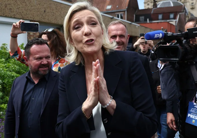 Los resultados definitivos confirman la victoria histórica de Le Pen, que podrá tener mayoría parlamentaria